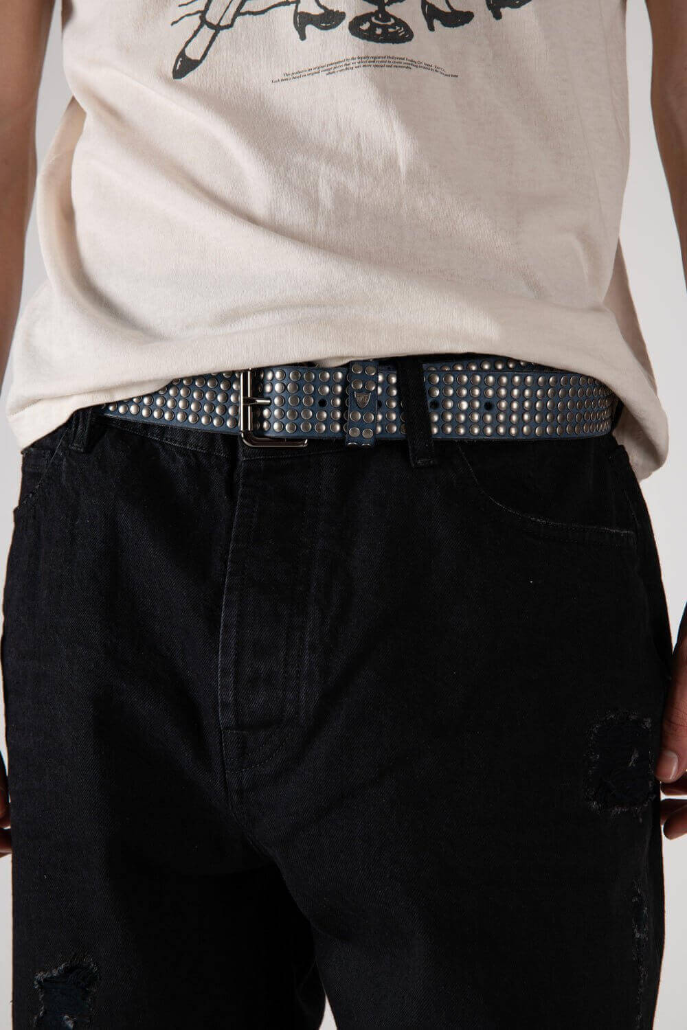 5.000 STUDS COLOR BELT Leather belt with mixed studs, brass buckle, studded zamac belt loop with HTC logo rivet. Height: 3.5 cm. Made in Italy. HTC LOS ANGELES