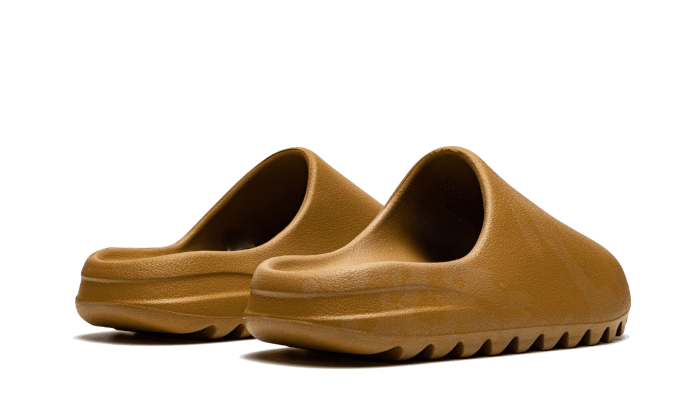 Adidas Yeezy Slide Ochre SKU : GW1931Blue Express garantisce l'autenticità dei prodotti. Adidas Blue Express