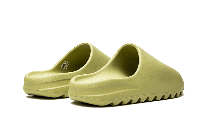 Adidas Yeezy Slide Resin (Restock Pair) SKU : FZ5904Blue Express garantisce l'autenticità dei prodotti. Adidas Blue Express