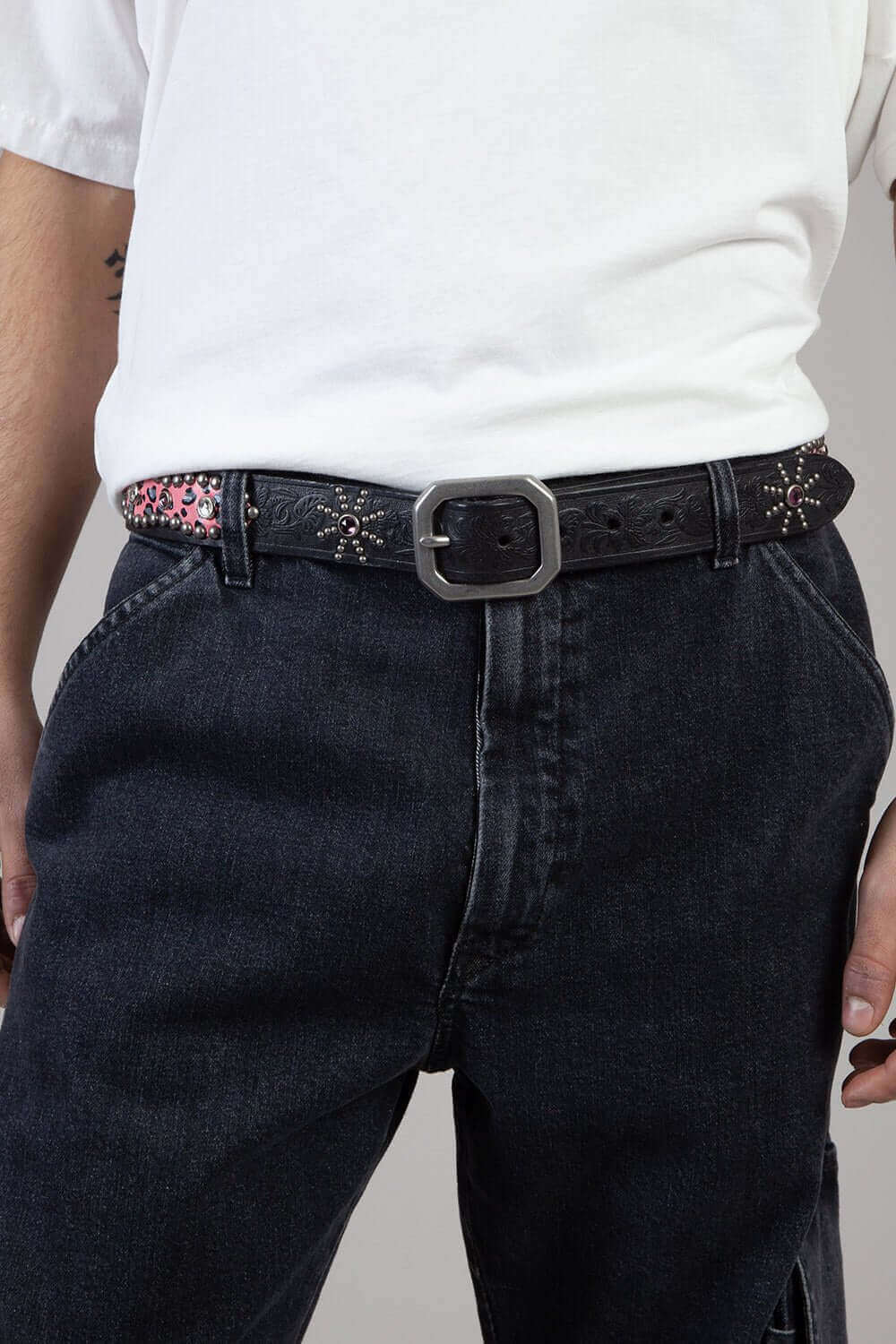 AMERICAN PAINTED BELT Black leather belt with studs and rhinestones.Height: 3 cm. Made in Italy. HTC LOS ANGELES