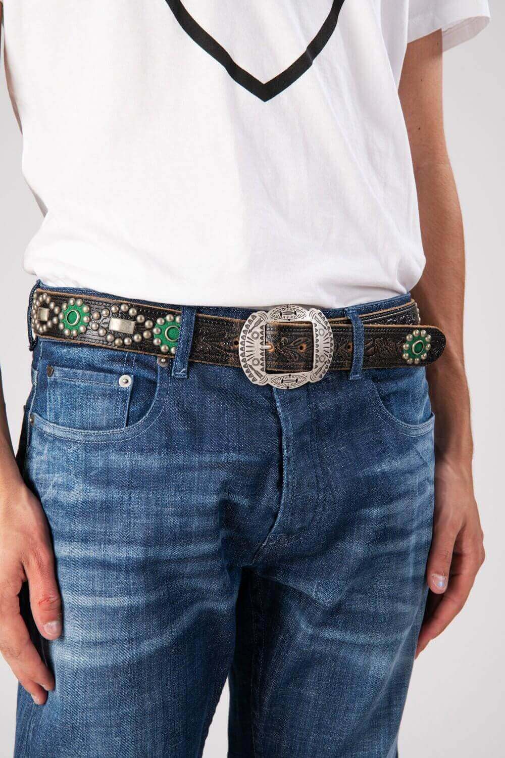 FIGUEROA BELT Black vintage leather belt with studs. Brass buckle. Height: 4 cm. HTC LOS ANGELES