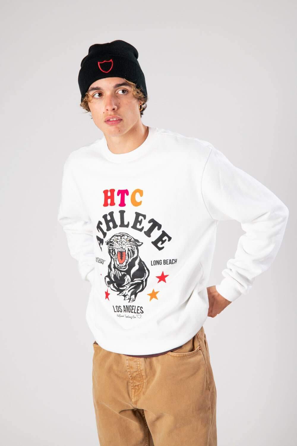 HTC ATHLETE SWEATER Round neck sweater with flocked text print on the front. Little HTC logo on the back. Regular fit. HTC LOS ANGELES