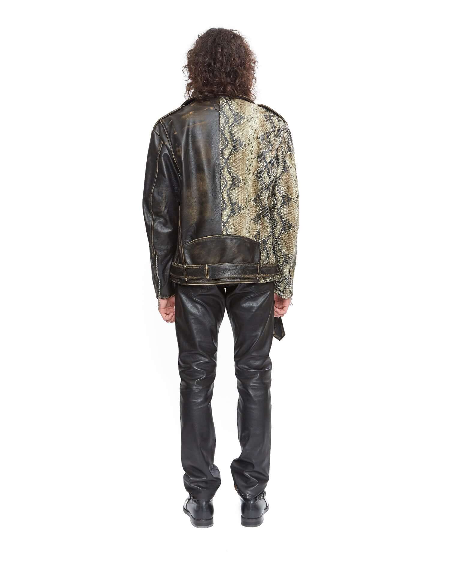 JIMI SAUVAGE JACKET HTC LOS ANGELES Brown leather jacket with snake print detail. Side pocket with zip closure. Zippers on the sleeves. 100% leather. Lining 100% viscose. Made in Italy.