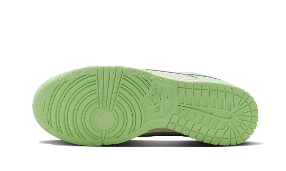 Nike Dunk Low SE Next Nature Sea Glass SKU : FN6344-001Blue Express garantisce l'autenticità dei prodotti. Nike Blue Express