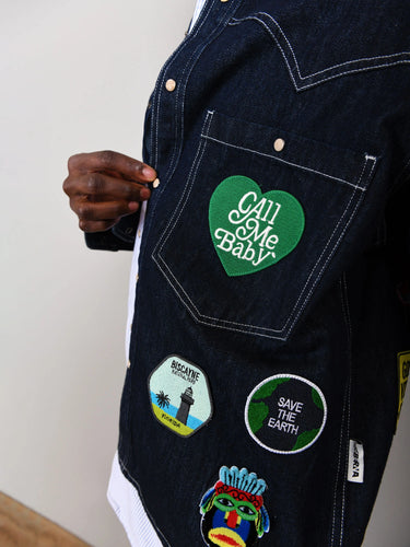 Overshirt in jeans lavaggio scuro con patch