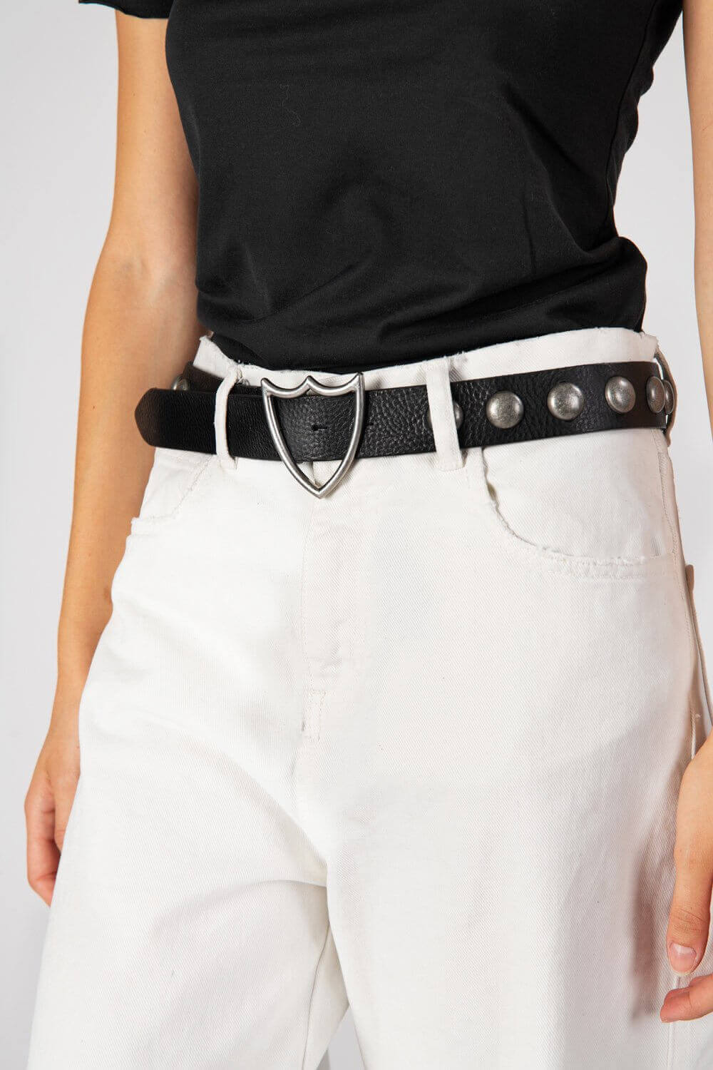 SHIELD STUDDED BELT Black leather belt with studs. Shield shaped buckle. 3,5 cm height. HTC LOS ANGELES