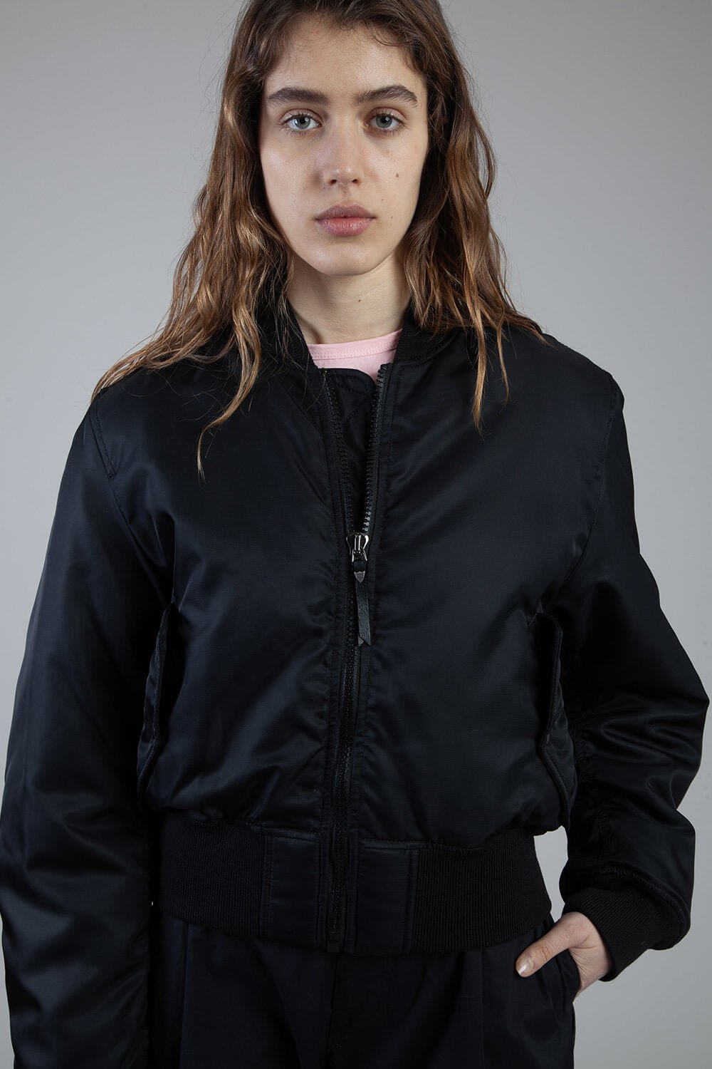 SUSPENDERS JACKET Crop bomber jacket, zip closure and front pockets. Composition 100% Nylon HTC LOS ANGELES