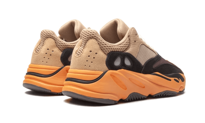 Adidas Yeezy 700 Enflame Amber SKU : GW0297Blue Express garantisce l'autenticità dei prodotti. Adidas Blue Express