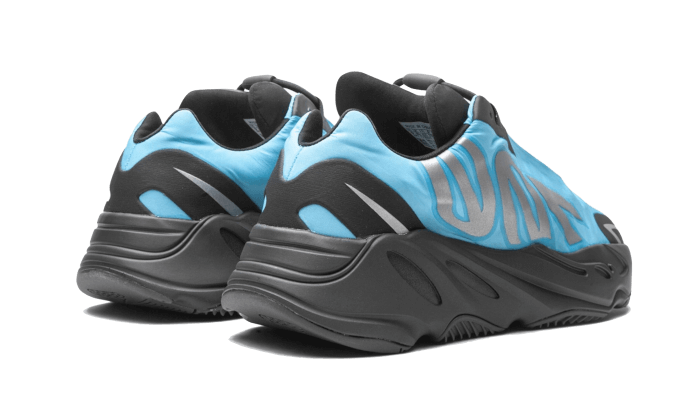 Adidas Yeezy 700 MNVN Bright Cyan SKU : GZ3079Blue Express garantisce l'autenticità dei prodotti. Adidas Blue Express