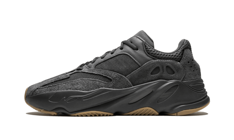 Adidas Yeezy 700 Utility Black SKU : FV5304Blue Express garantisce l'autenticità dei prodotti. Adidas Blue Express