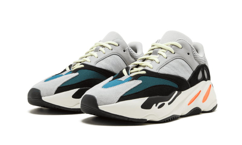 Adidas Yeezy 700 Wave Runner Solid Grey SKU : B75571Blue Express garantisce l'autenticità dei prodotti. Adidas Blue Express